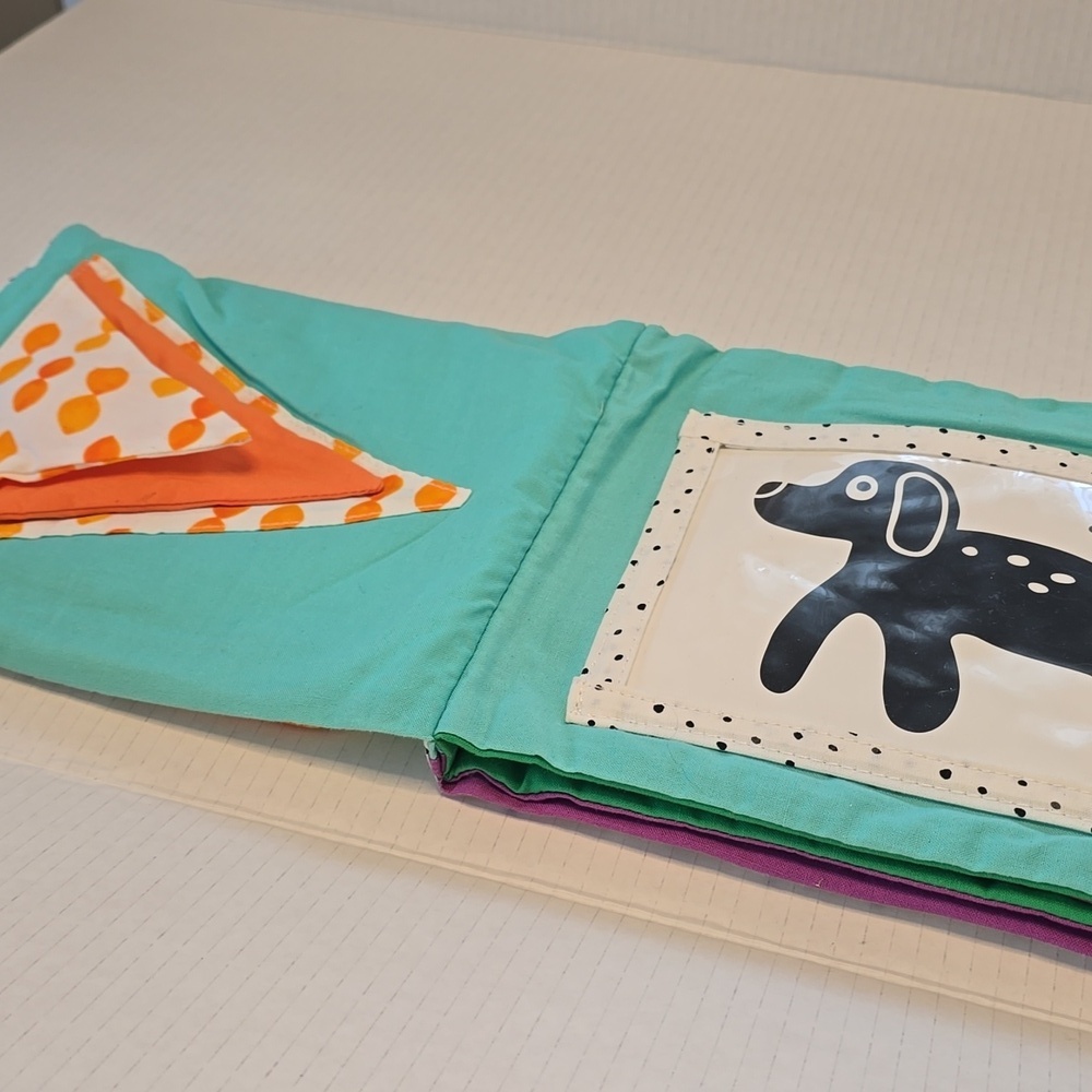 LOVEVERY Softbook Part of the 3-4 Months Playkit
